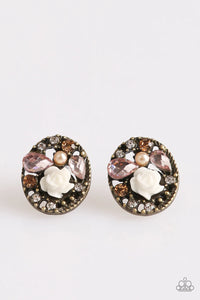 Paparazzi ♥ Pretty Perennial - Brass ♥ Post Earrings